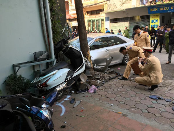 Danh tính 3 nạn nhân tử vong trong vụ Camry 