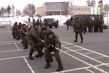 Xem lính Nga rèn luyện quần quật như lực sĩ