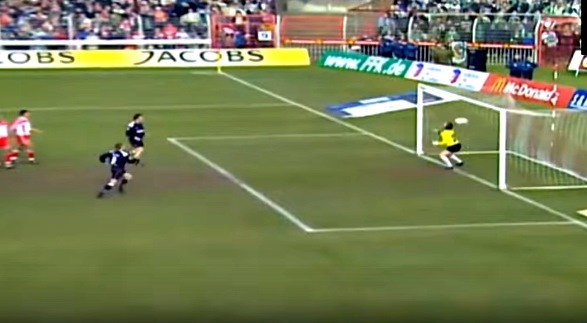 Những chàng thủ môn ngớ ngẩn nhất quả đất