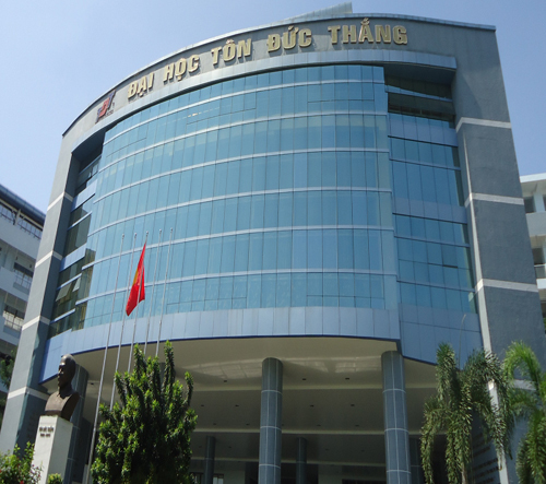 ĐH liên tiếp tăng học phí, sinh viên phàn nàn