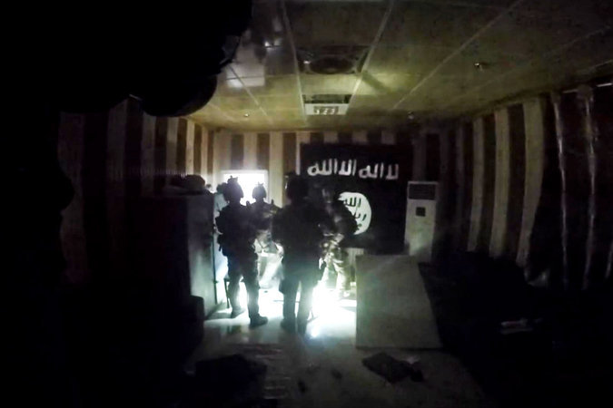 Thế giới 24h: Biệt kích Mỹ tóm sống một thủ lĩnh IS