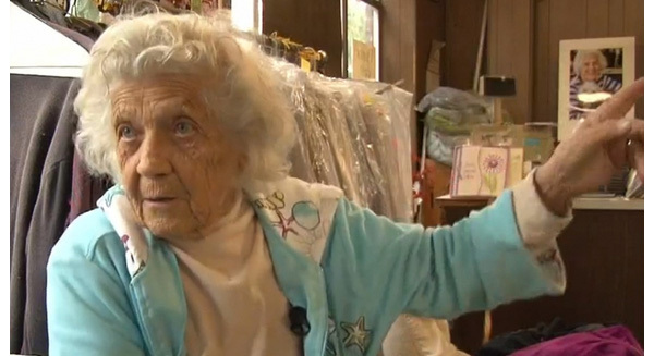 Bà cụ 100 tuổi vẫn làm việc 11 giờ/ngày: 'Tôi sẽ tiếp tục làm việc cho tới khi không thể đi được nữa'