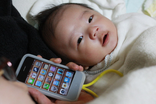 Mỗi em bé chào đời, Apple bán được 2 chiếc iPhone