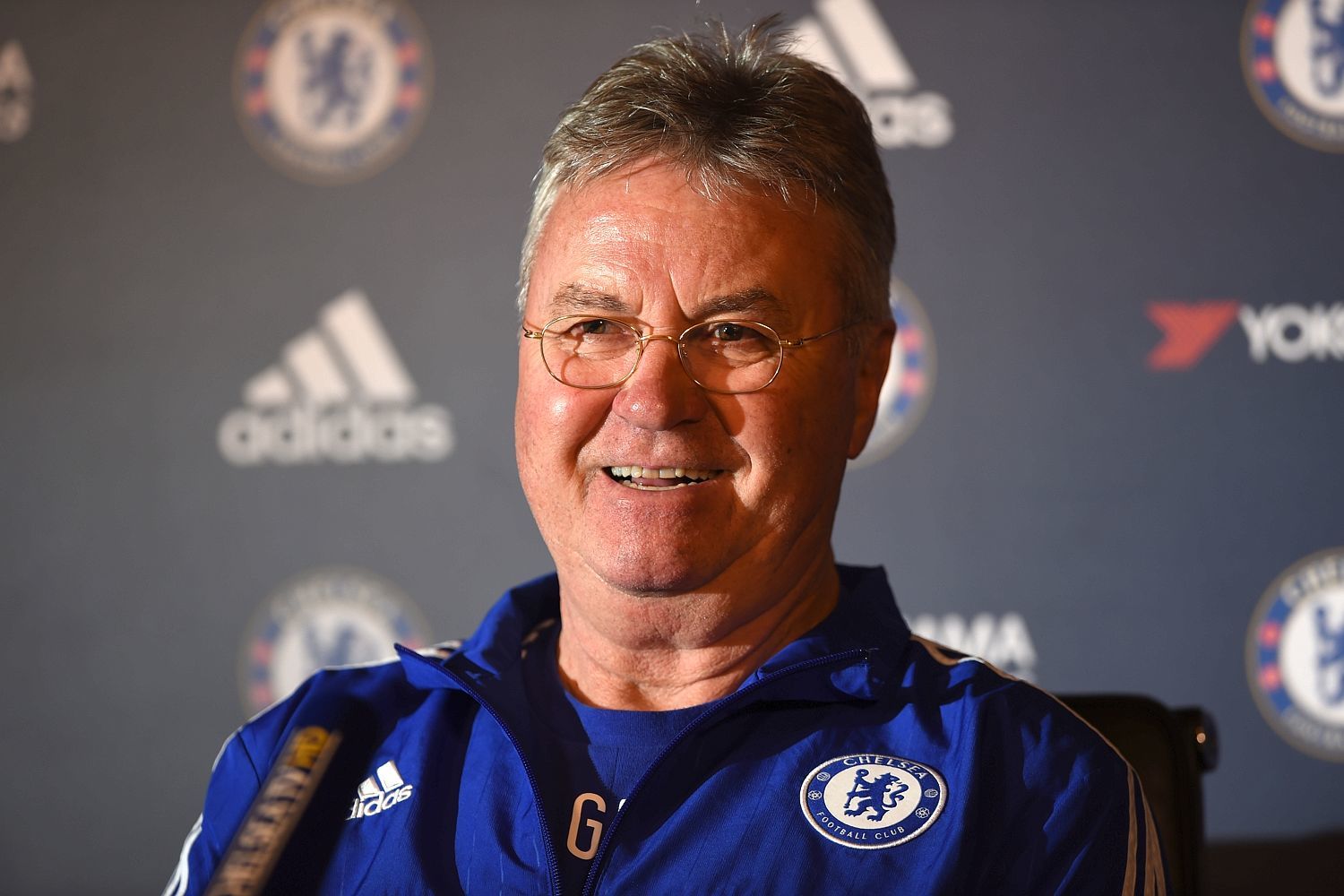 Guus Hiddink ở lại… Chelsea