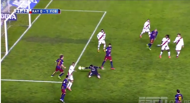 Chết cười với thủ môn Rayo