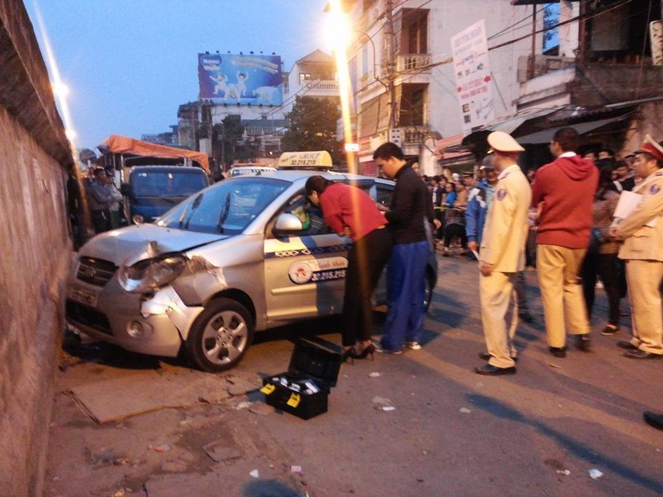 Bà bị taxi đâm chết, cháu nguy kịch xin xuất viện