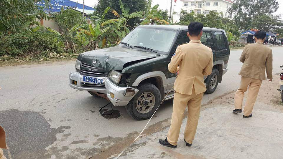 Hưng Yên: Xe biển xanh đâm chết bà bầu