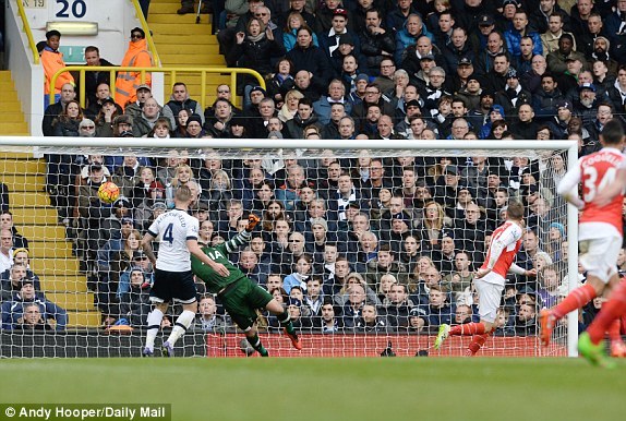 Ramsey đánh gót mở tỷ số cho Arsenal