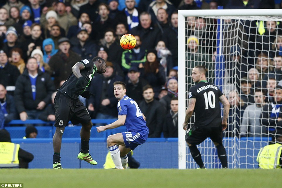 Chủ quan, Chelsea đánh rơi chiến thắng