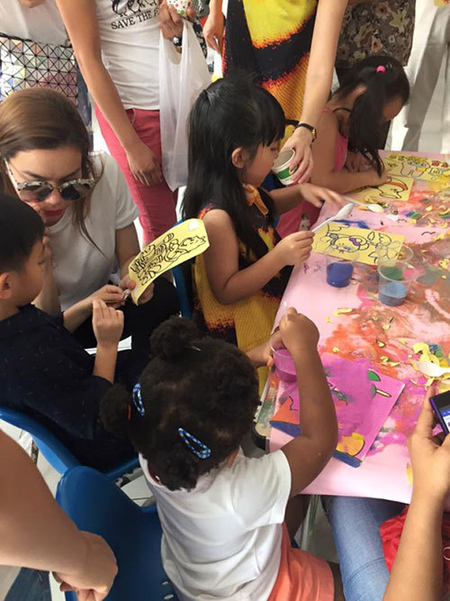 Hà Hồ lại vui vẻ bên con trai và Cường Đô La