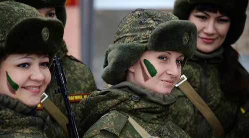 Nét quyến rũ khó cưỡng của nữ quân nhân Nga