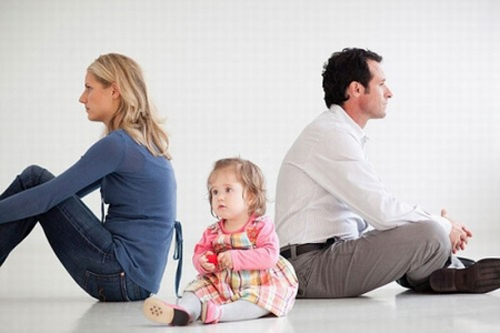 Mới sinh con một tháng chồng đã đòi ly hôn