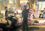 Ngang nhiên chém người, cướp xe trên phố Sài Gòn