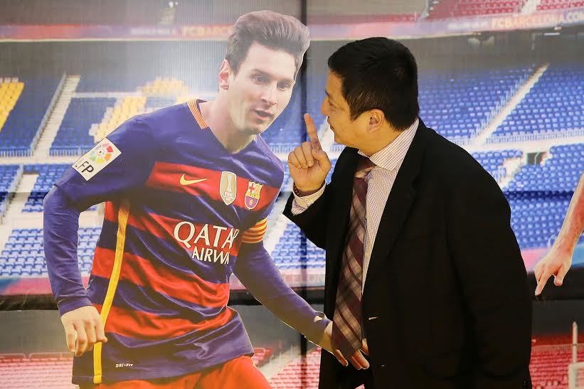 Chí Trung nhí nhảnh, đòi Messi “hứa” đến Việt Nam