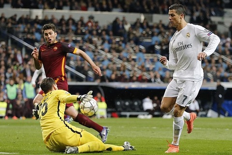 Pha bỏ lỡ khó tin của Ronaldo trước Roma