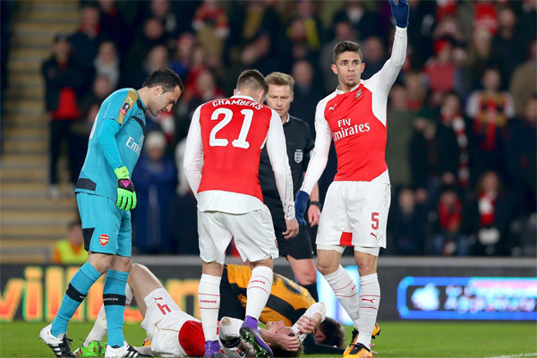 Bão chấn thương quét sạch hàng thủ Arsenal