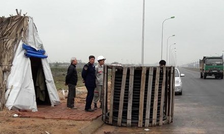 Dùng xe cẩu cướp công trường như phim hành động