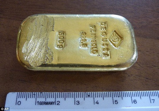 Thợ điện nước nhặt được thỏi vàng 1 kg
