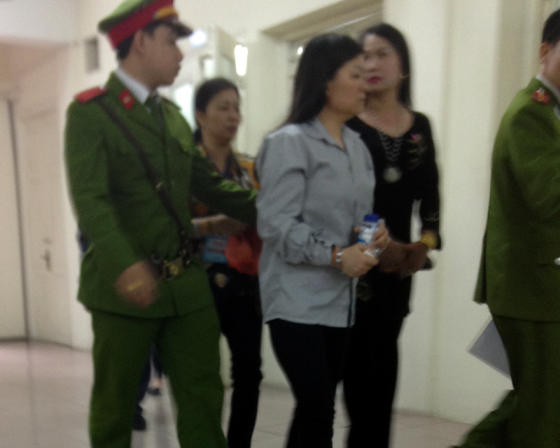 Cho vay lãi suất cắt cổ, 2 quý bà tra tấn con nợ