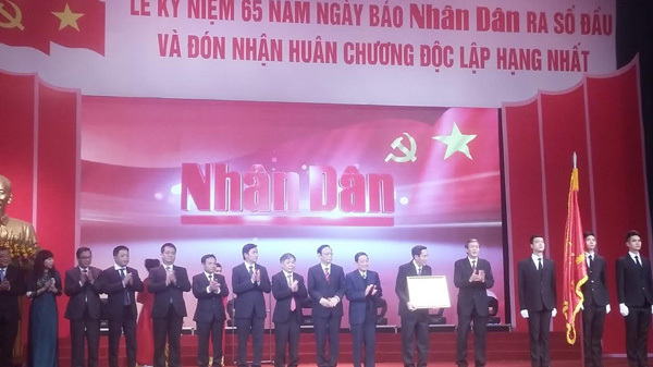 Báo Nhân Dân nhận huân chương Độc lập hạng nhất