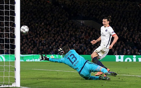 Ibra thăng hoa, PSG khiến Chelsea ôm hận