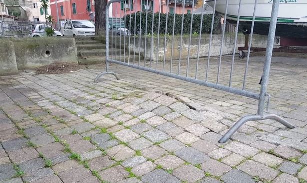 Kỳ bí mặt đường lát gạch biết 'hít thở'