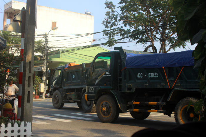 Sau lệnh Bí thư Đà Nẵng, xe ben vẫn chạy rầm rập