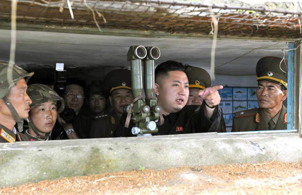 Hình ảnh Kim Jong Un thể hiện vai trò tổng tư lệnh