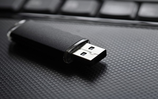 IS vừa mất chiếc USB vô cùng quan trọng