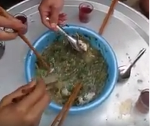 Người Thái ở Sơn La ăn cá sống nhảy tanh tách