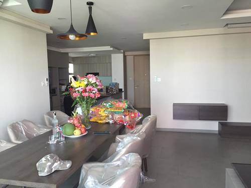 Tuấn Hưng rạng rỡ khoe chung cư sang mới tậu tại Sài Gòn
