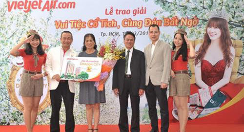 Bay Vietjet trúng nhà 2 tỷ đồng