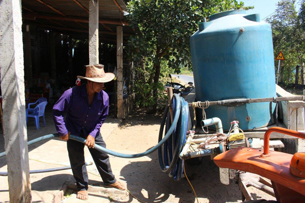 Hạn, mặn: Dân Bến Tre mua nước giá cắt cổ
