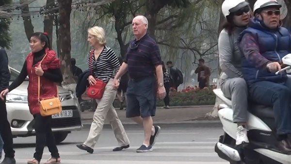 Tây sang đường ở Thủ đô: 'Tôi yêu cảm giác này'