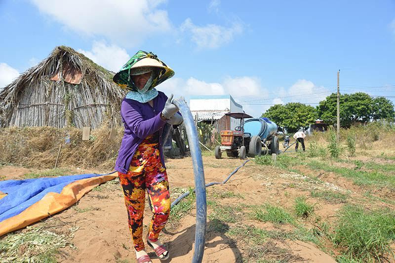 Sông mặn chát, chết khát khoan giếng tìm nước ngọt