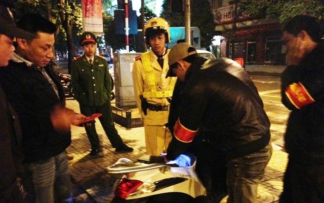 Bị cảnh sát 'sờ gáy' vì lập fanpape 'né' 141 Hà Nội