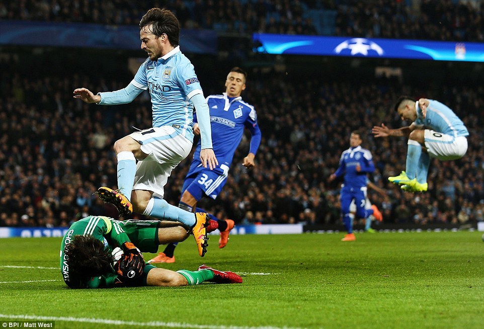 Video: Man City bất lực trước Dynamo Kiev