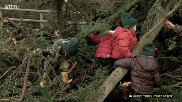 Đoạn video trẻ châu Âu vui chơi khiến các bố mẹ ngỡ ngàng