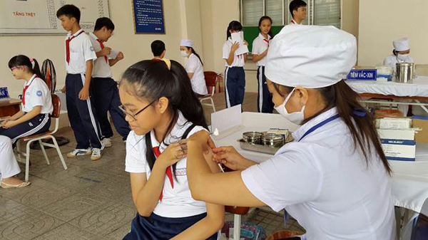 Tiêm sởi-rubella miễn phí cho thiếu niên 16-17 tuổi