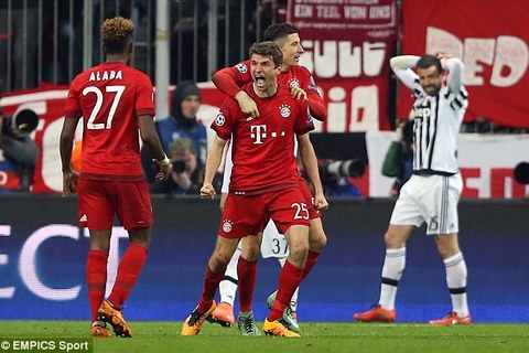 Muller ghi bàn san bằng tỷ số 2-2