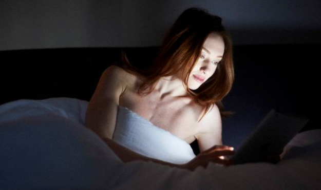 Vì sao nên cấm cửa smartphone trước khi ngủ?