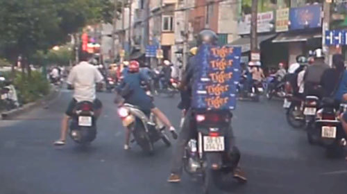 Camera ghi cảnh cướp giật giúp CA bắt