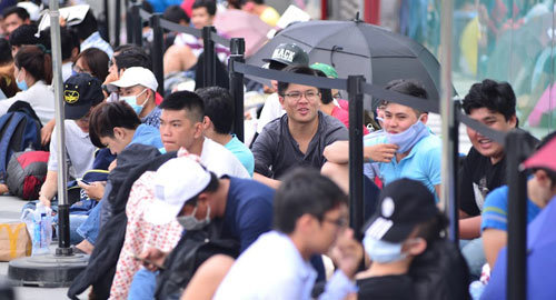 Xếp hàng 48 tiếng chờ mua Galaxy S7