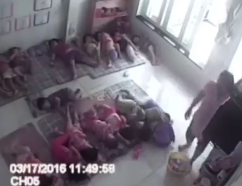 Ném trẻ như đồ vật, giáo viên mầm non mất việc