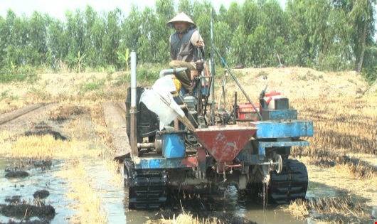 'Sáng chế nhà nông' chế máy đào mương, viện nghiên cứu im tiếng