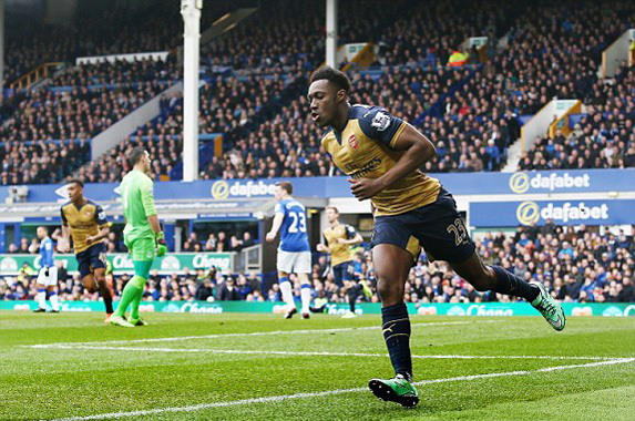 Arsenal khiến Everton ôm hận trên sân nhà