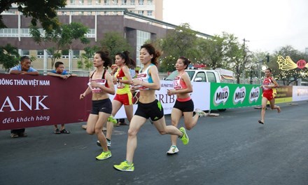Tranh tài hấp dẫn tại giải Việt dã toàn quốc - báo Tiền Phong 2016