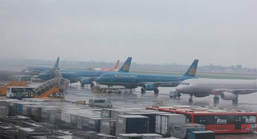 Điều chỉnh 40 chuyến bay tới Nội Bài do thời tiết xấu