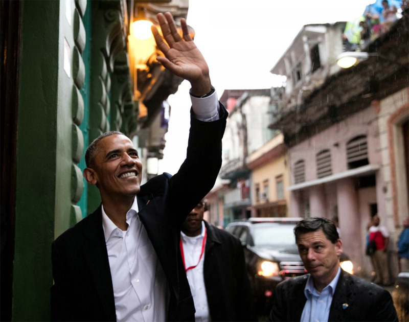 Hình ảnh nhà Obama dạo phố cổ Cuba