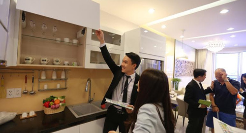 Chật cứng khách thăm quan căn hộ mẫu RichStar